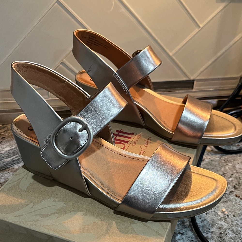 Sofft Women's Metallic Wedge Sandals